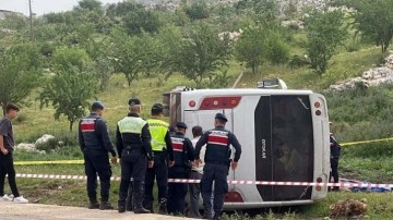 Gaziantep'te yolcu midibüsü devrildi!