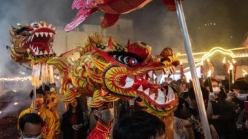 Görüntüler Çin'den: Meşale Festivali renkli görüntülere sahne oldu