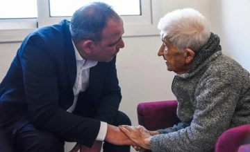 Harmancı ve Jenkins’ten Yaşlılar Haftası’nda Lefkoşa’daki Yaşlı Bakımevlerine ziyaret