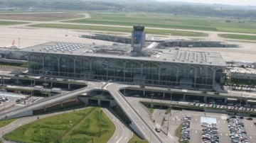 Havalimanına bomba ihbarı. Basel-Mulhouse EuroAirport boşaltıldı