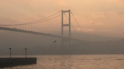 İstanbul Boğazı'nda gemi trafiği askıya alındı