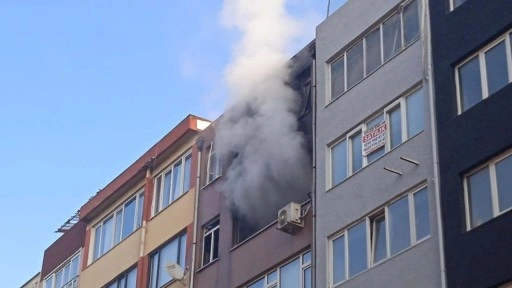 İstanbul Kadıköy'de 7 katlı binada çıkan yangın söndürüldü