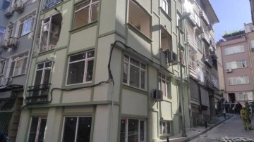 İstanbul'da 5 katlı binada doğalgaz patlaması
