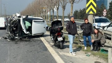 İstanbul'da bir araç takla attı. Burnu bile kanamayan sürücü şoka girdi, hüngür hüngür ağladı