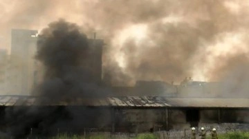 İstanbul'da çelik kapı imalathanesinde yangın