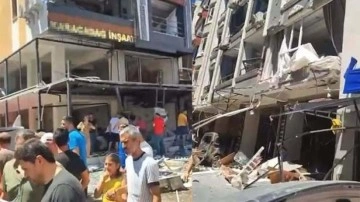 İzmir'de unlu mamuller işletmesinde patlama: Yaralılar var