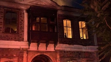 İzmir'de yanan tarihi konak, Ulu Önder Atatürk'ün dini nikahını kıyan müftünün evi çıktı!