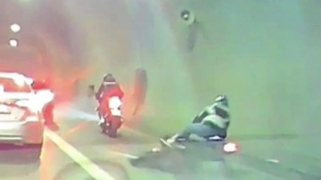 Kask hayat kurtardı! Üsküdar'da tünelde motosiklet kazası kameraya böyle yansıdı