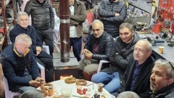 Kemal Kılıçdaroğlu sokağa indi. Esnaf ziyaretinde fotoğraftaki ayrıntı dikkatlerden kaçmadı