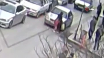 Kırıkkale'de trafik kazaları kamerada: Otomobil anne ve çocuğa böyle çarptı!