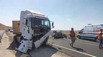 Kızlarının düğününe giderken kaza yaptılar: 4 ölü