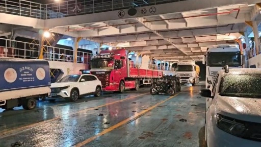 Makine arızası yapan feribot, Marmara Adası yerine Avşa Adası'na yanaştı