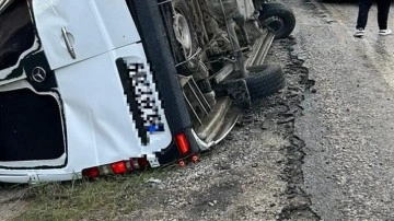 Malatya'da minibüs devrildi: 1'i ağır, 15 yaralı