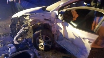 Mardin’de otomobiller kafa kafaya çarpıştı: 6 yaralı