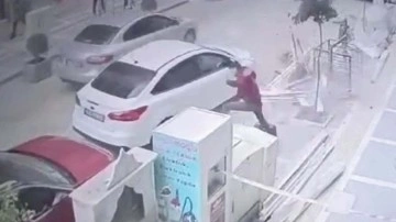 Mardin'de korkunç görüntü! 14 yaşında çocuğun kafasına inşaattan kapı düştü
