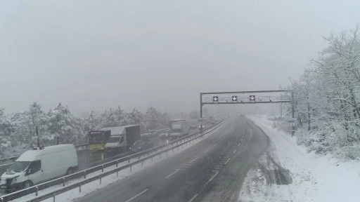 Meteoroloji'den kuvvetli kar yağışı uyarısı! Rüzgarla birlikte etkisi artacak