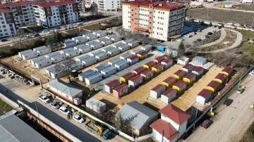 Naci Görür 7’nin üzerinde deprem uyarısında bulunduğu şehre 12 konteyner kent