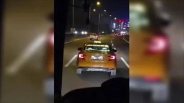 Pendik'te servis şoförü ile taksici arasındaki tehlikeli inatlaşma kamerada