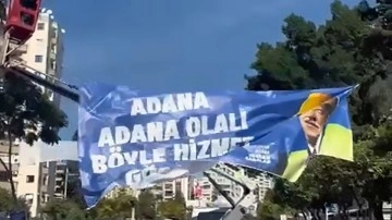 Seçim afişleri bir cana mal oldu! Adana’da bu iş kontrolden çıkmış durumda dedi, afişleri toplattı