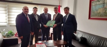 “Şehitler Ölmez Albümü” Türkiye’nin Lefkoşa Büyükelçisi Feyzioğlu’na takdim edildi