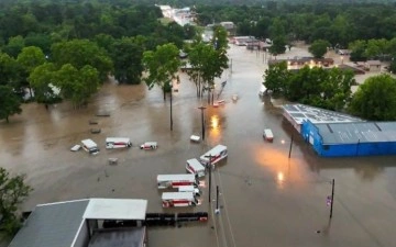 Texas'ta aşırı yağışların yol açtığı taşkın nedeniyle binlerce kişi tahliye edildi
