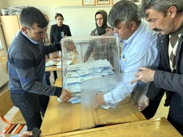 Türkiye’de yerel seçim için oy verme işlemi sona erdi, sayım işlemi sürüyor