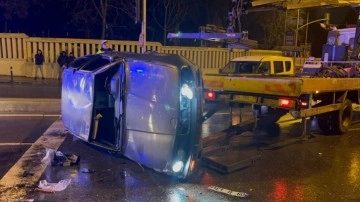 Üsküdar'da otomobil takla attı : 2 yaralı