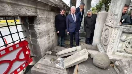 Vali Gül izinsiz gösterilerde zarar gören Şehzadebaşı Camii'nde inceleme yaptı