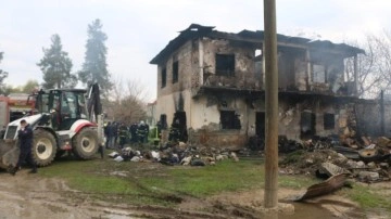 Yangın faciası... Adana'da anne ve 2 çocuğu yanarak can verdi, baba sinir krizi geçirdi