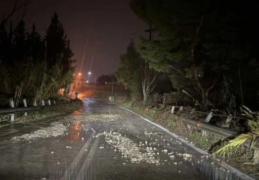 Yunanistan'da şiddetli yağışlar toprak kaymasına yol açtı